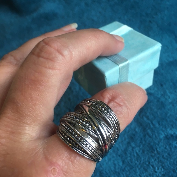 Silver ring - Picture 5 of 7